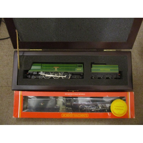 570 - Collection of OO gauge locomotives, coaches and wagons, generally mint in excellent to near mint box... 