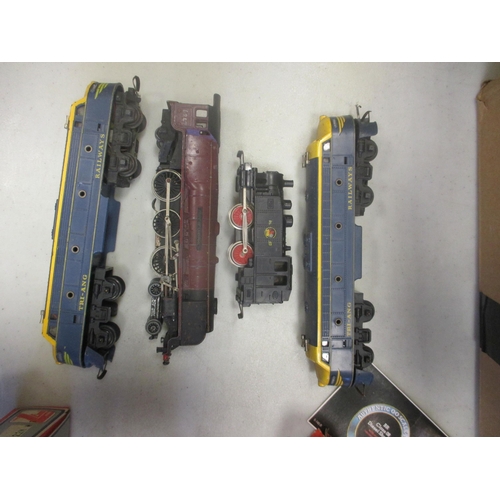 577 - Collection of mixed condition boxed and unboxed locomotives, wagons, coaches and track accessories, ... 