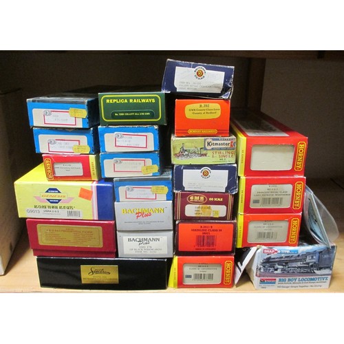 571 - Collection of Locomotives and Coaches generally mint in excellent boxes with Bachmann, Hornby and Ge... 