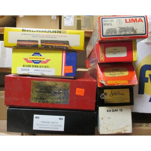 571 - Collection of Locomotives and Coaches generally mint in excellent boxes with Bachmann, Hornby and Ge... 