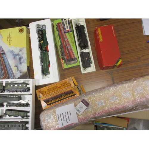 581 - Collection of boxed and unboxed locomotives, coaches and wagons in mixed condition with Hornby, Bach... 