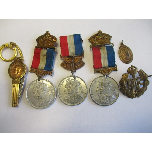 15 - Mixed range with WW1 BWM & Victory Medal to 488437 Spr F.C. Barnard R.E., WW2 Africa Service Medal t... 