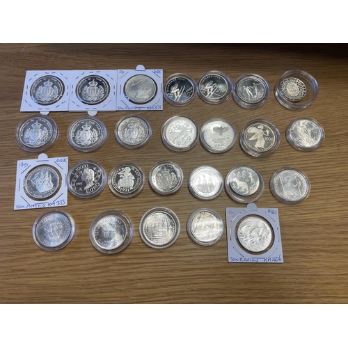 627 - San Marino. Silver collection with uncirculated 5000L 2000, 1000L 1977- 1980,1988 and 500L 1976 plus... 