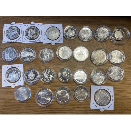 627 - San Marino. Silver collection with uncirculated 5000L 2000, 1000L 1977- 1980,1988 and 500L 1976 plus... 