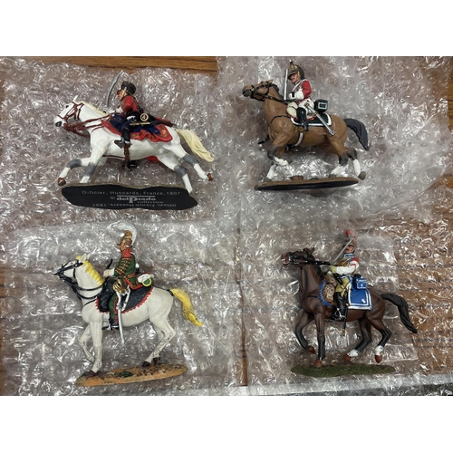 304 - Del Prado. Collection with horse mounted including Italian dragoon, French carabiners, officer horse... 