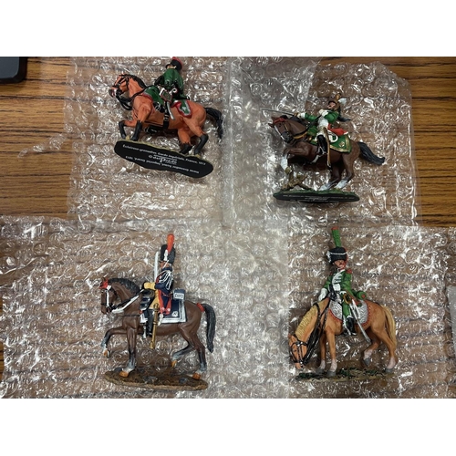 304 - Del Prado. Collection with horse mounted including Italian dragoon, French carabiners, officer horse... 