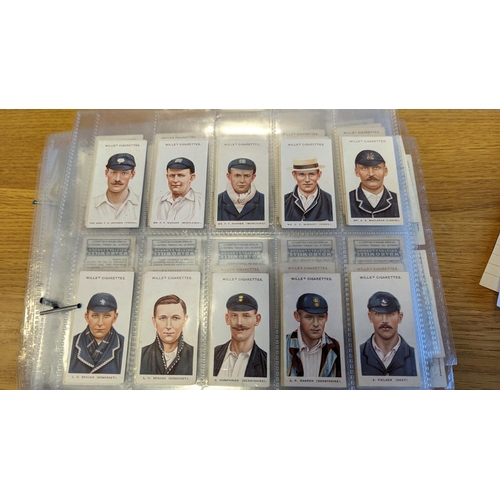 35 - Collection of complete and part sets in plastic sleeves, generally very good to excellent, with Play... 