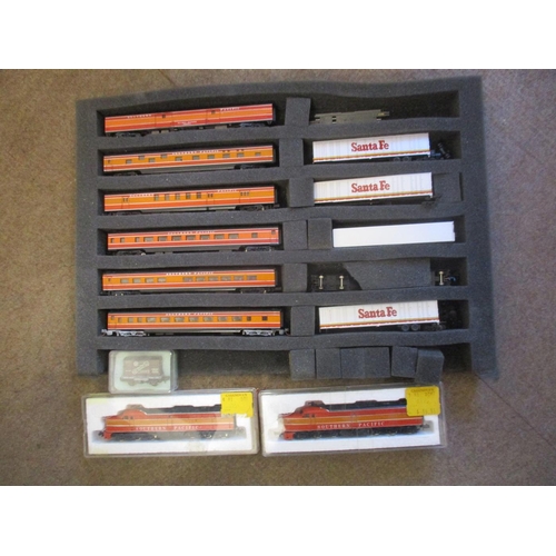 526 - Collection of N gauge locomotives, coaches, wagons, buildings and track, generally mint in very good... 