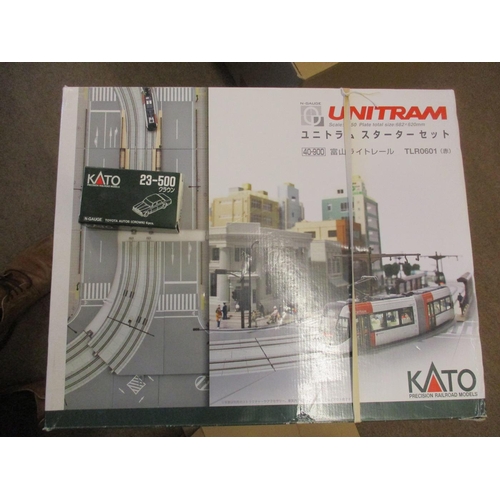 540 - Range of N gauge sets and track, generally mint in very good to excellent boxes, with Kato 40-802, 4... 