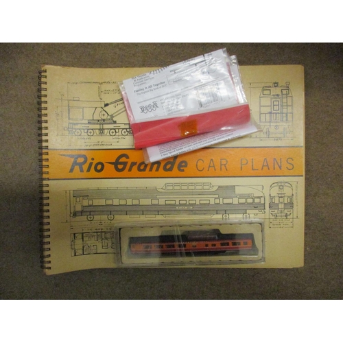 541 - Range of N gauge locomotives and coaches, mostly Rio Grande, generally very good to excellent in Uni... 