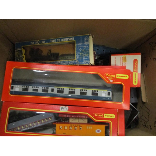 591 - Accumulation of OO gauge, in mixed condition, both boxed and unboxed with range of locomotives, roll... 