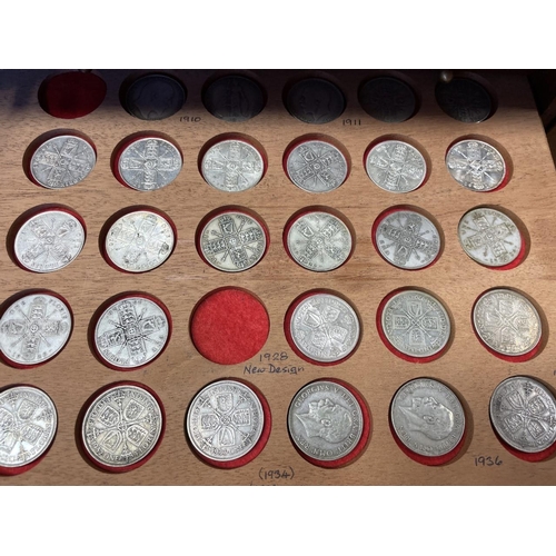 193 - Collection in drawers with date ranges 1881-1960 including crowns (33), half-crowns (75), shillings ... 