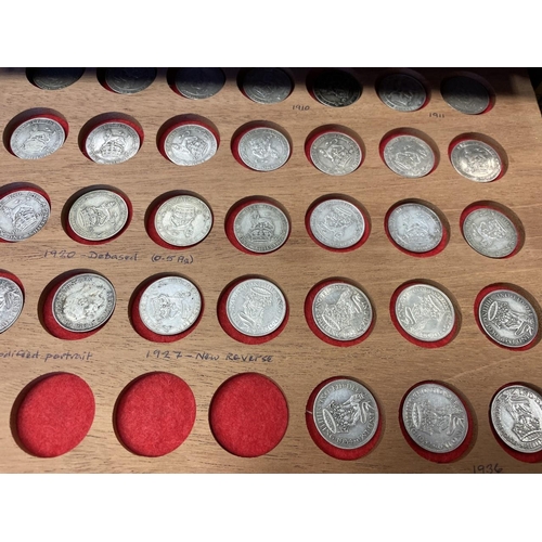 193 - Collection in drawers with date ranges 1881-1960 including crowns (33), half-crowns (75), shillings ... 