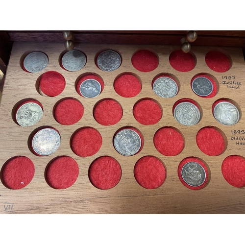 248 - Collection in drawers with date ranges 1901-1960 including threepences (39) threepences silver (70),... 