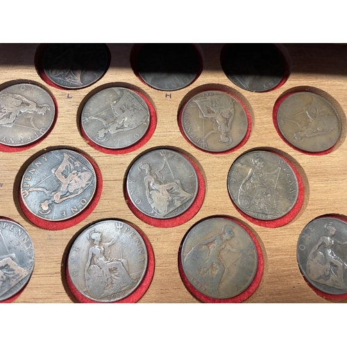 248 - Collection in drawers with date ranges 1901-1960 including threepences (39) threepences silver (70),... 