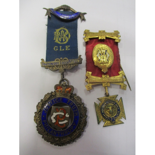 50 - Family range with:
1. WW1 BWM, Victory Medal and Silver War Badge No B228948 to 97229 Pte A.L. Green... 