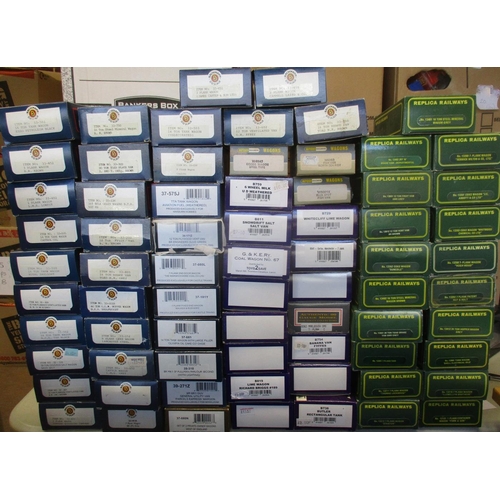 314 - Collection of OO gauge locomotives, coaches and wagons, generally mint in excellent to near mint box... 