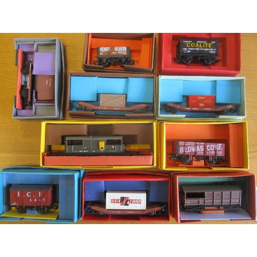 315 - Collection of OO gauge wagons, generally mint in excellent to near mint boxes, with Airfix (5), Bach... 