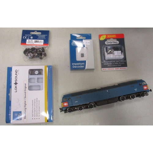 322 - Range of OO gauge locomotives, generally mint in excellent to near mint boxes, with Bachmann 31-368D... 