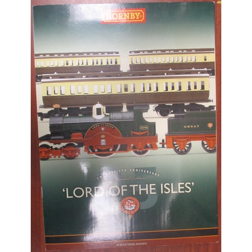 369 - Hornby. OO gauge R1077 'Great Western Pullman' digital train set and R2560 'Lord of the Isles' train... 