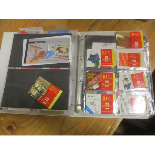 389 - 1970s-2010s coln of decimal commem and defin pres packs and booklets. Face value £3100 (3B)