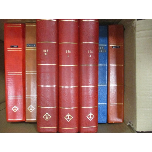 40 - Mostly 20th century world coln of M and U in 19 vols, incl Denmark, Ireland, Italy, New Zealand, Swe... 