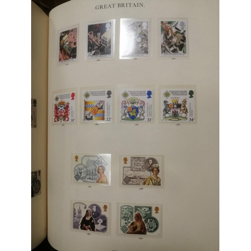 407 - UM assorted decimal issues to c.1990, in albums and binders incl bklts, Pres packs (incl many withou... 