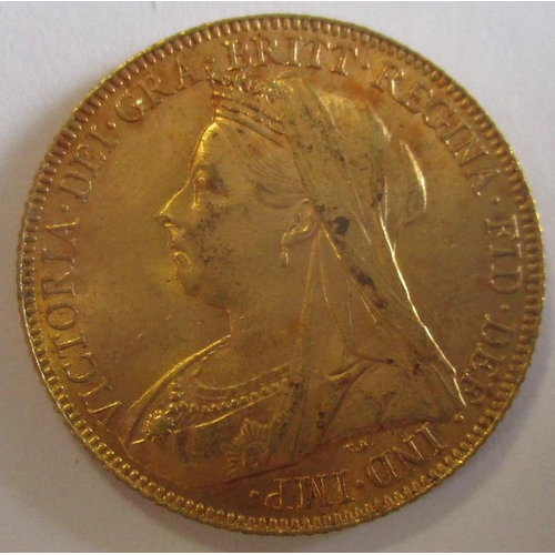 386 - Investment Gold Lot - documents required. 1900 sovereign fine. (Y)