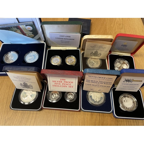 643 - Collection with silver piedfort proofs FDC, with £5 2006, 2007 £2 1995, £1 1987 cased set of four, s... 