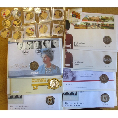 664 - Range of modern coins, coin covers and commemoratives, includes 2010 silver proof ingot cover (2 dif... 