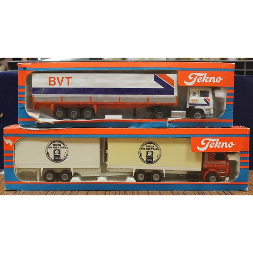 227A - Collection of boxed diecast model vans and trucks generally good to excellent in fair to good boxes ... 