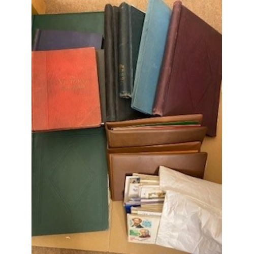 52 - World collection and GB FDC's in a variety of albums and loose. Mixed condition. Worthy of further i... 