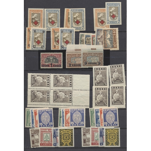 167 - Estonia. 1921-1940 UM accum on stockpages incl 1930 Surcharge set, 1936 Coat of Arms (2), 1938 Coat ... 