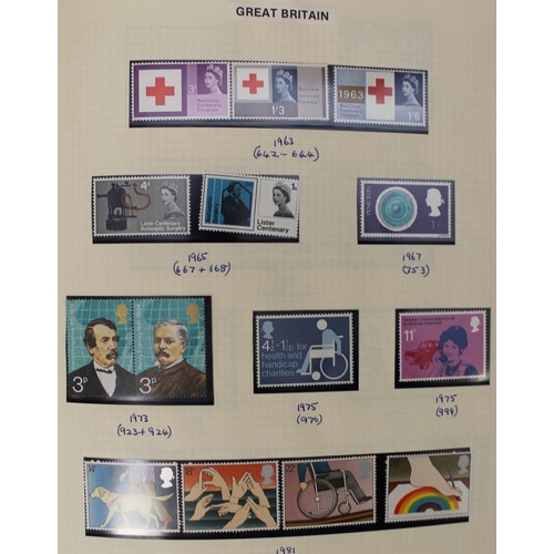 100 - Red Cross. Worldwide modern coln in 8 albums, incl Poland, USSR, Romania, Thailand, Sweden, Uruguay,... 