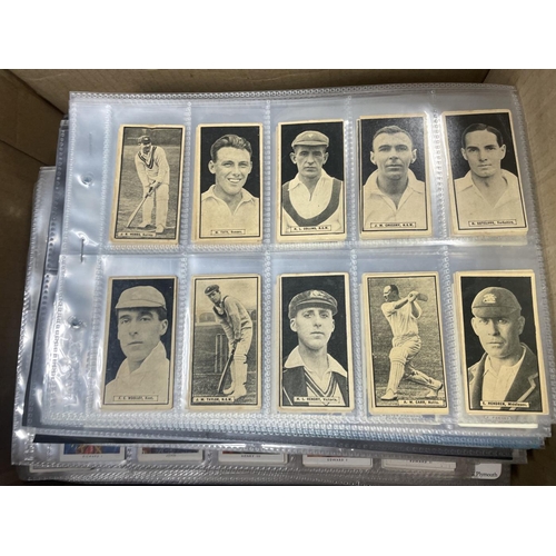 19 - Collection in albums and plastic sleeves with complete sets including Wills Nelson series, Roses, Mi... 