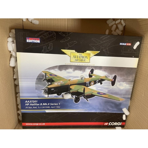 290 - Corgi AA. Collection of aircraft with Corgi AA (14), Hobby Master (3) and Gemini Aces (1) generally ... 