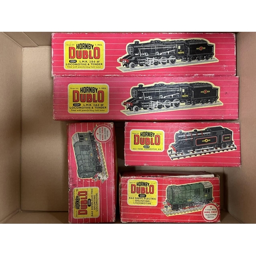 428 - Hornby Dublo. Collection including boxed locomotives with steam with tender 48075 2-8-0 No 2224 (2),... 