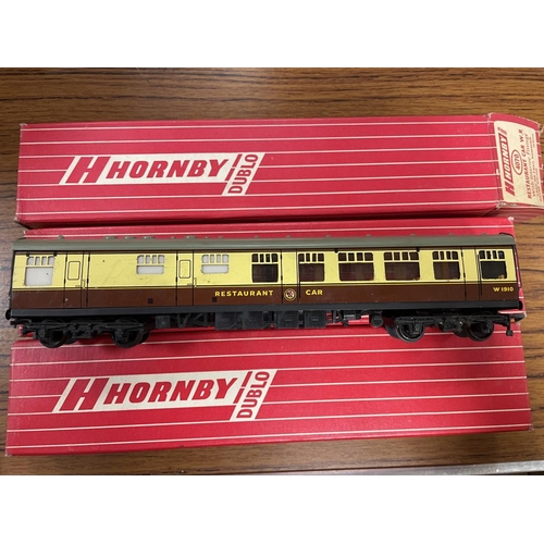 434 - Hornby Dublo. BR MK1 Restaurant Car W1910 No 4070 in new design boxes generally good to excellent in... 