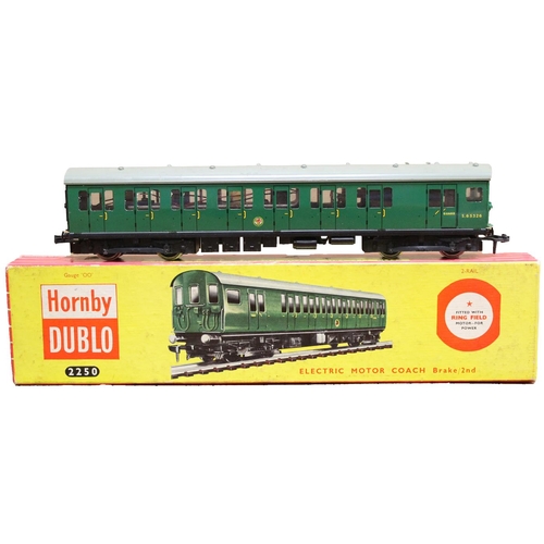 436 - Hornby Dublo. Electric motor coach brake 2nd S.65326 No 2250 with packing rings, generally excellent... 