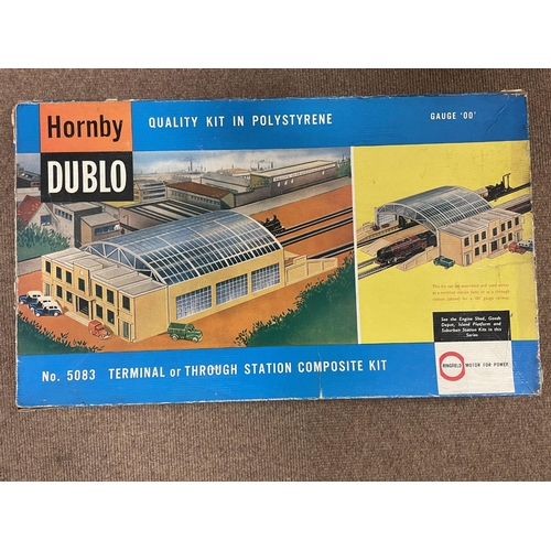 437 - Hornby Dublo. Terminal or through station composite kit, appears complete No 5083 generally good in ... 