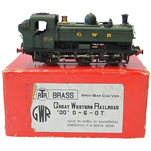 457 - RTR. OO gauge 0-6-0T GWR green No.5724 brass locomotive, near excellent in very good plus box. (See ... 