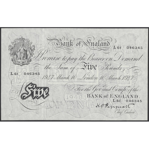 187 - Range of white £5, generally extremely fine to near uncirculated, with K.O. Peppiatt 1945 (20 Jan) H... 