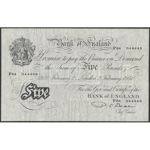 187 - Range of white £5, generally extremely fine to near uncirculated, with K.O. Peppiatt 1945 (20 Jan) H... 