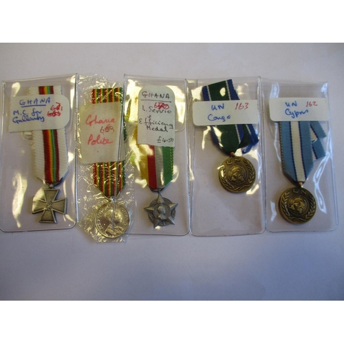 91 - World miniature medal range with Guyana (9), Nigeria (7), Ghana (3), France (3), UN (2) and Malawi ,... 