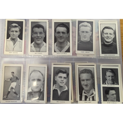 39 - Collection of Complete sets, generally very good condition with D.C. Thomsons 1957 Football Stars, 1... 