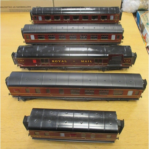 387 - Exley or similar. O gauge collection of LMS maroon coaches, generally very good to excellent. Qty 12... 