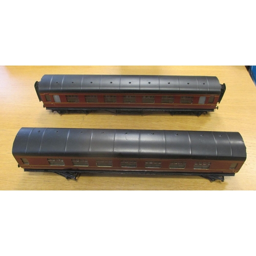 387 - Exley or similar. O gauge collection of LMS maroon coaches, generally very good to excellent. Qty 12... 