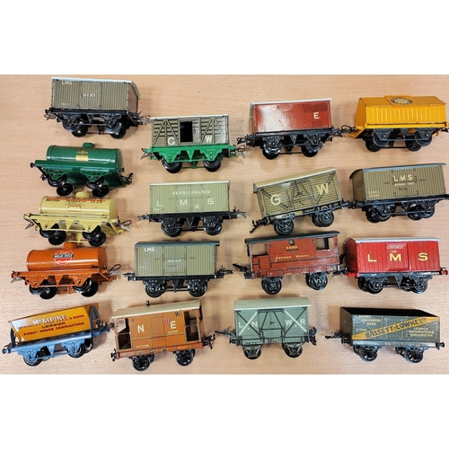 393 - Hornby. O Gauge wagons generally good/good plus in fair to good plus boxes (36) plus unboxed (34). Q... 