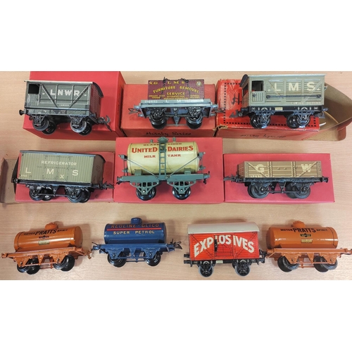 393 - Hornby. O Gauge wagons generally good/good plus in fair to good plus boxes (36) plus unboxed (34). Q... 