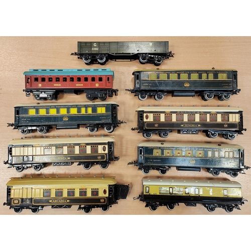 395 - Hornby. Collection of unboxed O gauge generally good with some better includes coaches/Pullman coach... 